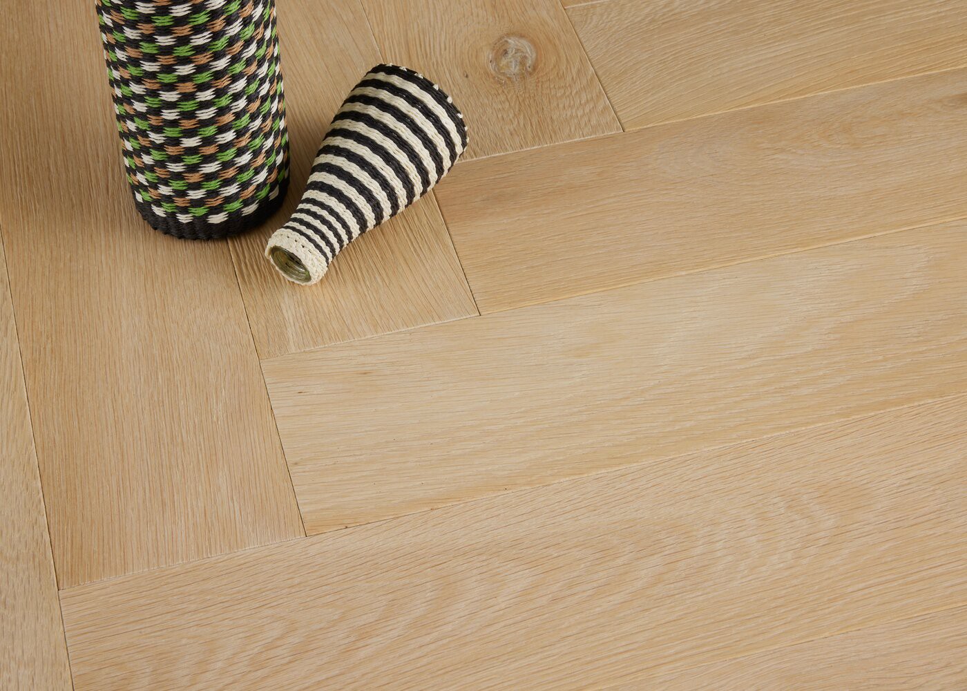 Parquet chêne massif CORDOUE Bâton rompu vieilli huile aqua 15x120x720