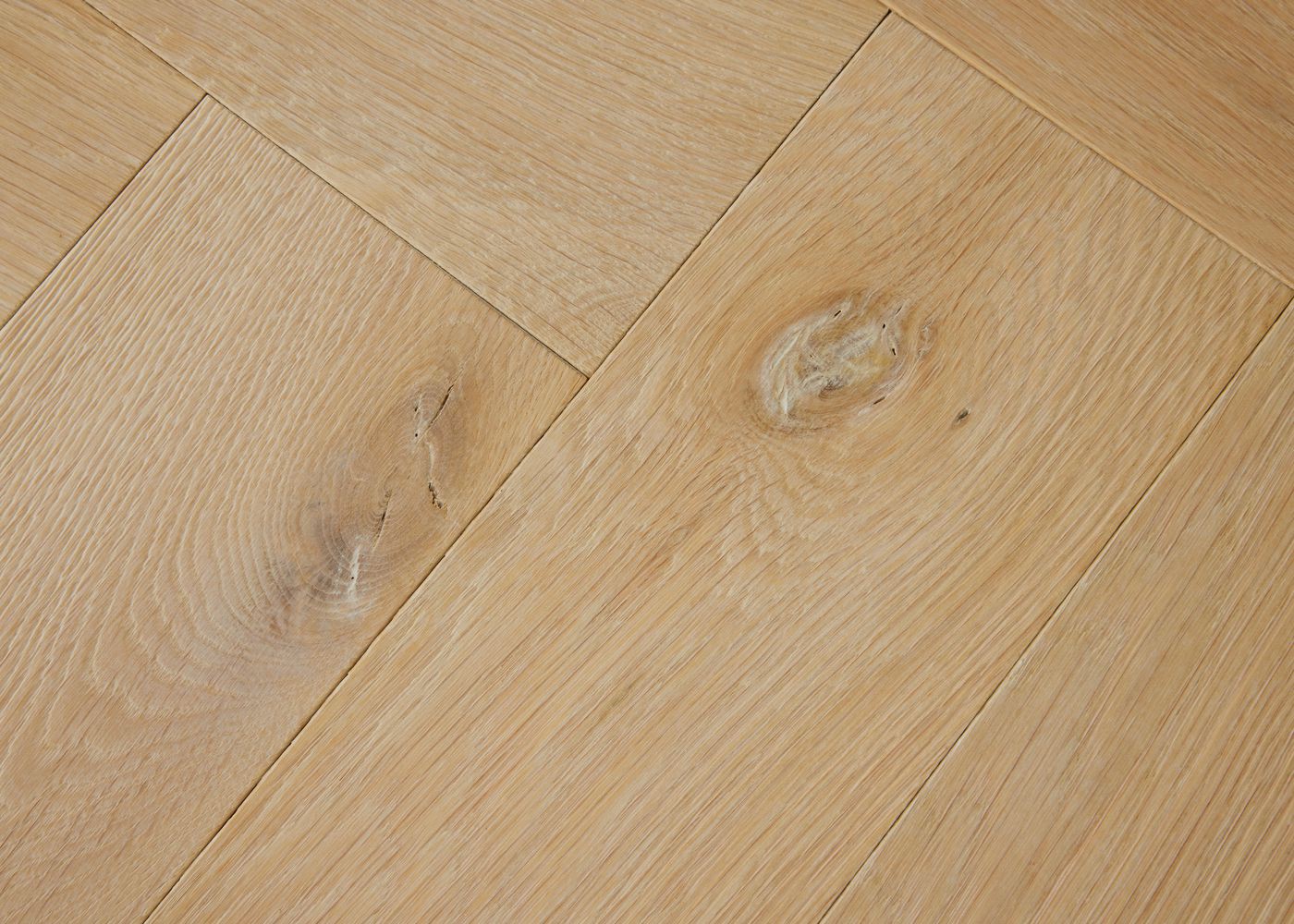 Parquet chêne massif CORDOUE Bâton rompu brossé GO2 huile aqua 15x120x720