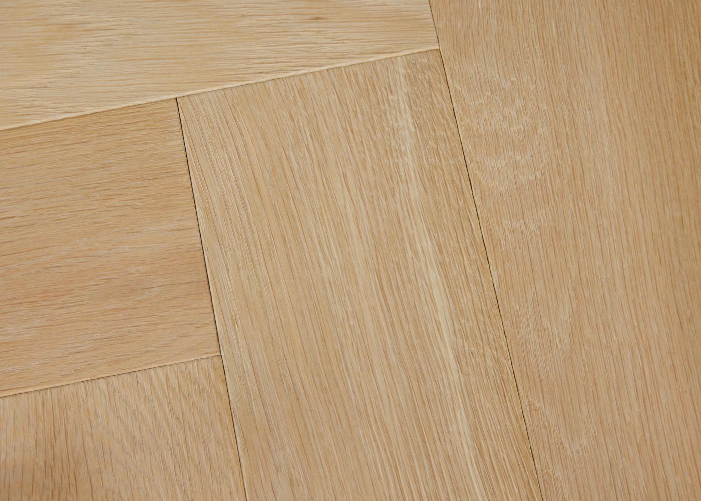 Parquet chêne massif CORDOUE Bâton rompu brossé GO2 huile aqua 15x120x720