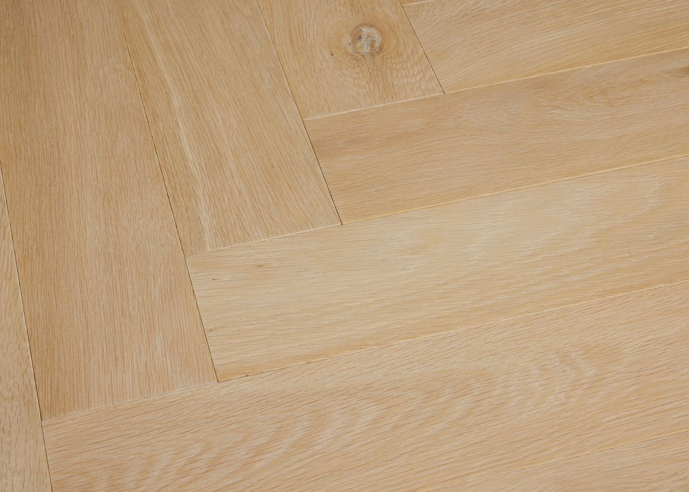 Parquet chêne massif CORDOUE Bâton rompu brossé GO2 huile aqua 15x120x720