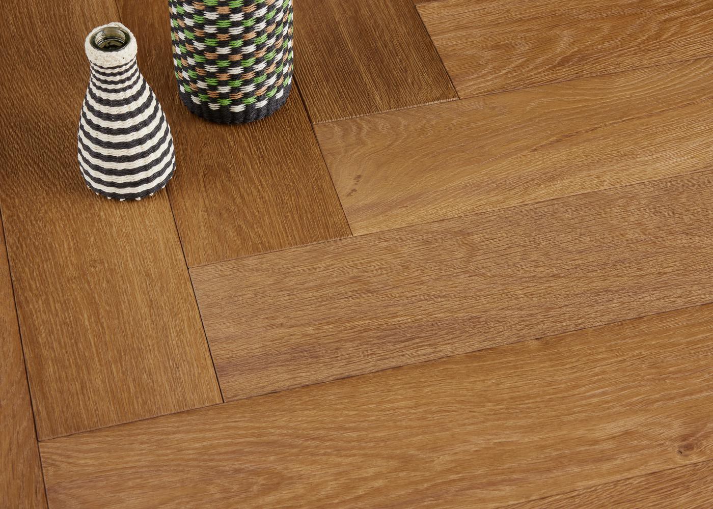 Parquet chêne massif SYRACUSE Bâton rompu brossé GO2 huile cire 15x120x720