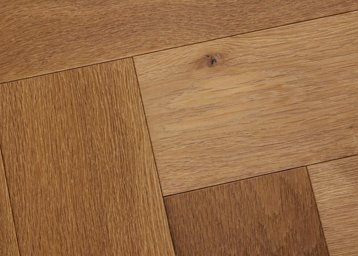 Parquet chêne massif SYRACUSE Bâton rompu brossé GO2 huile cire 15x120x720
