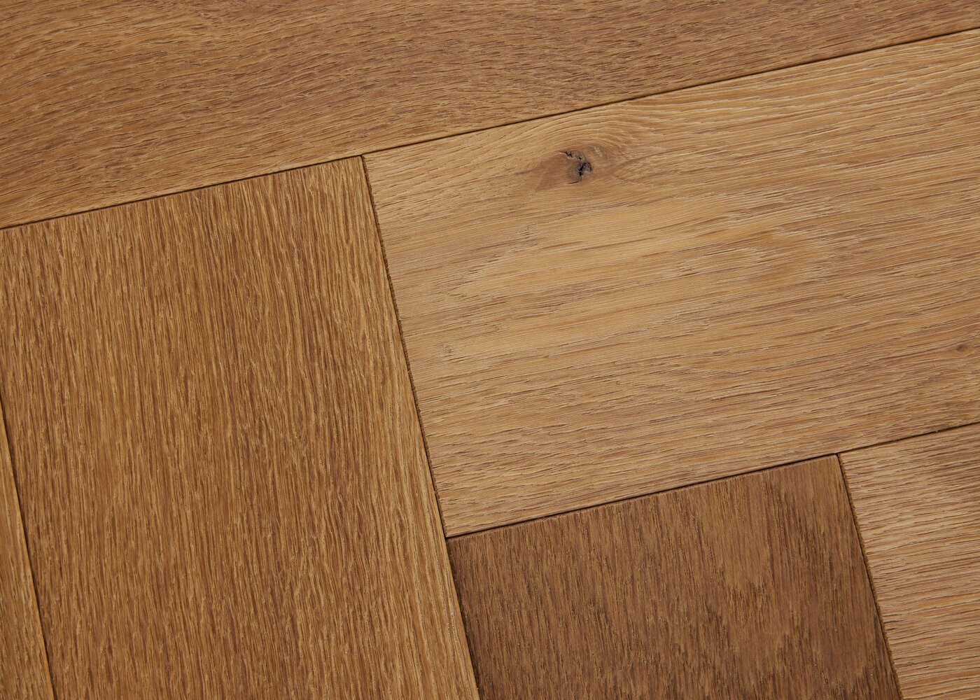 Parquet chêne massif SYRACUSE Bâton rompu vieilli huile cire 15x120x720