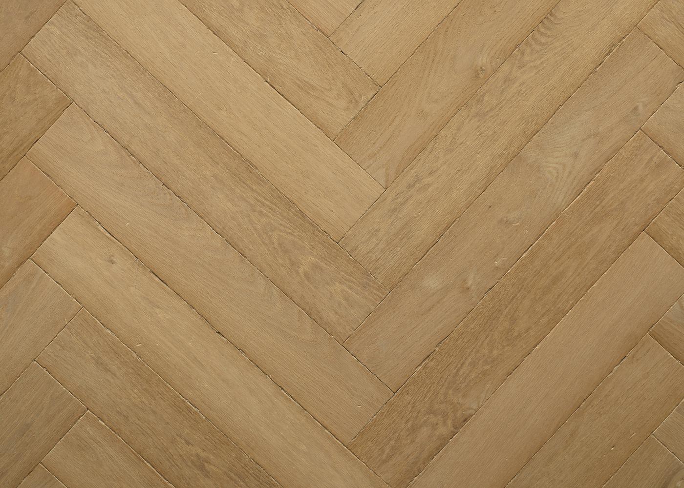 Parquet chêne massif CORDOUE Bâton rompu vieilli huile aqua 15x120x720