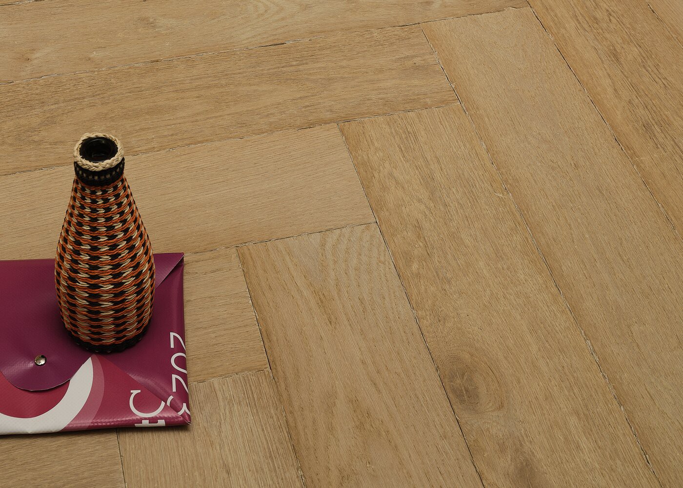 Parquet chêne massif CORDOUE Bâton rompu vieilli huile aqua 15x120x720