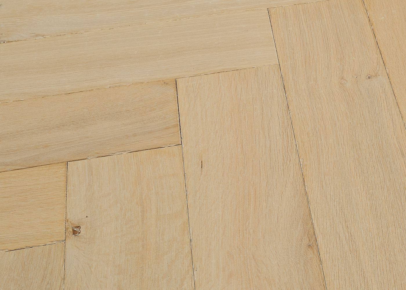 Parquet chêne massif PALMA Bâton rompu vieilli huile aqua 15x120x720