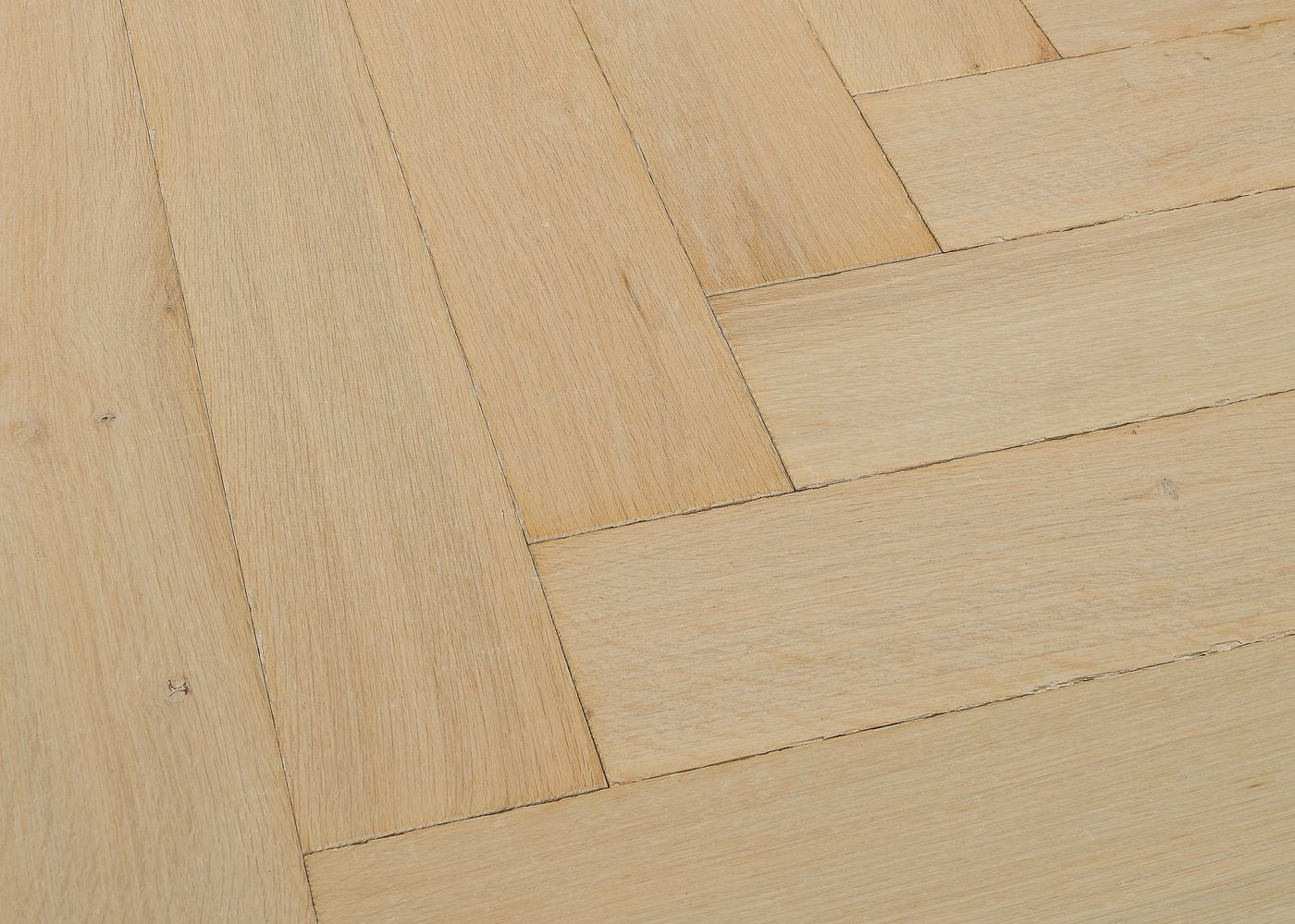 Parquet chêne massif PALMA Bâton rompu vieilli huile aqua 15x120x720