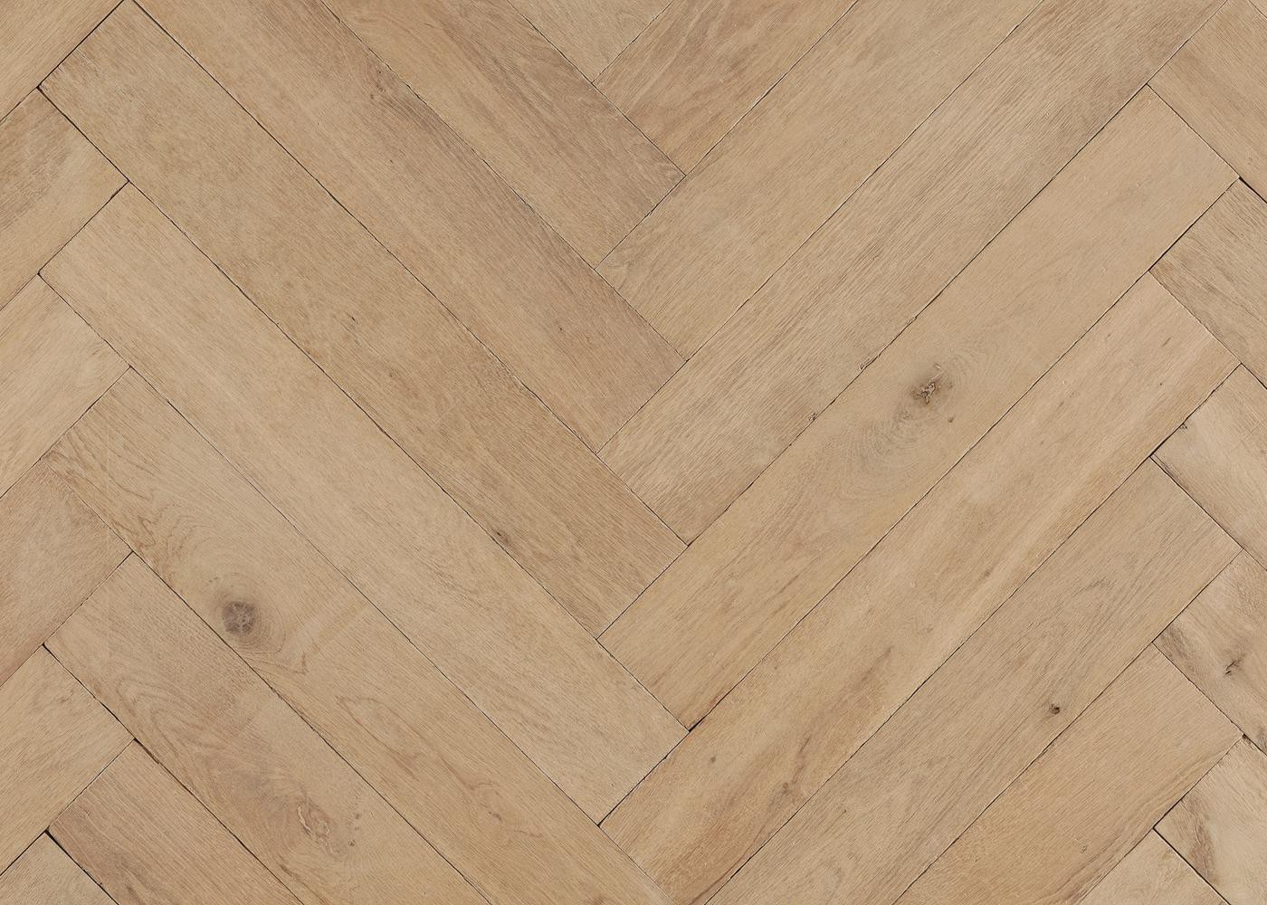 Parquet chêne massif GRENADE Bâton rompu Elégance vieilli vernis aqua 14x110x600