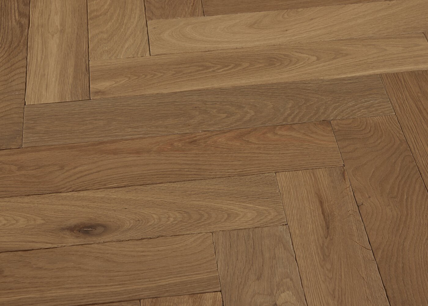 Parquet ch&ecirc;ne massif GASPARD B&acirc;ton rompu El&eacute;gance vieilli vernis aqua 14x110x600
