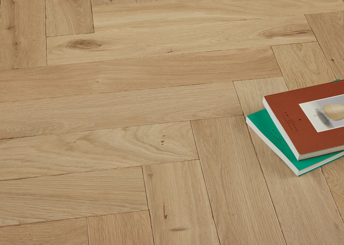 Parquet chêne massif GASPARD Bâton rompu Elégance vieilli vernis aqua 14x110x600