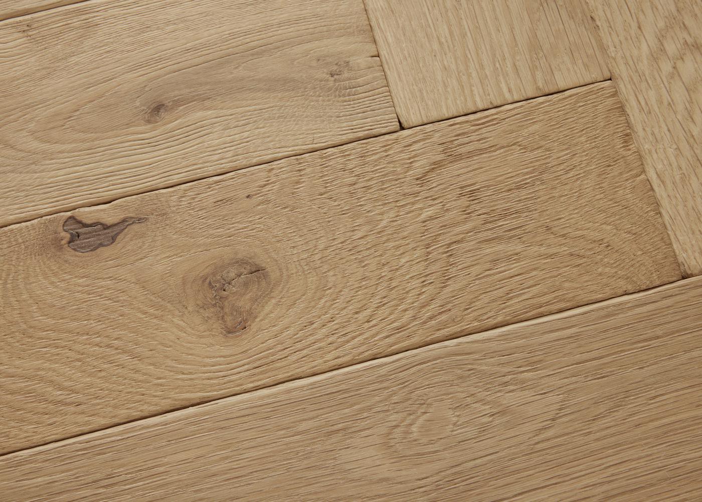 Parquet chêne massif GRENADE Bâton rompu Elégance vieilli vernis aqua 14x110x600
