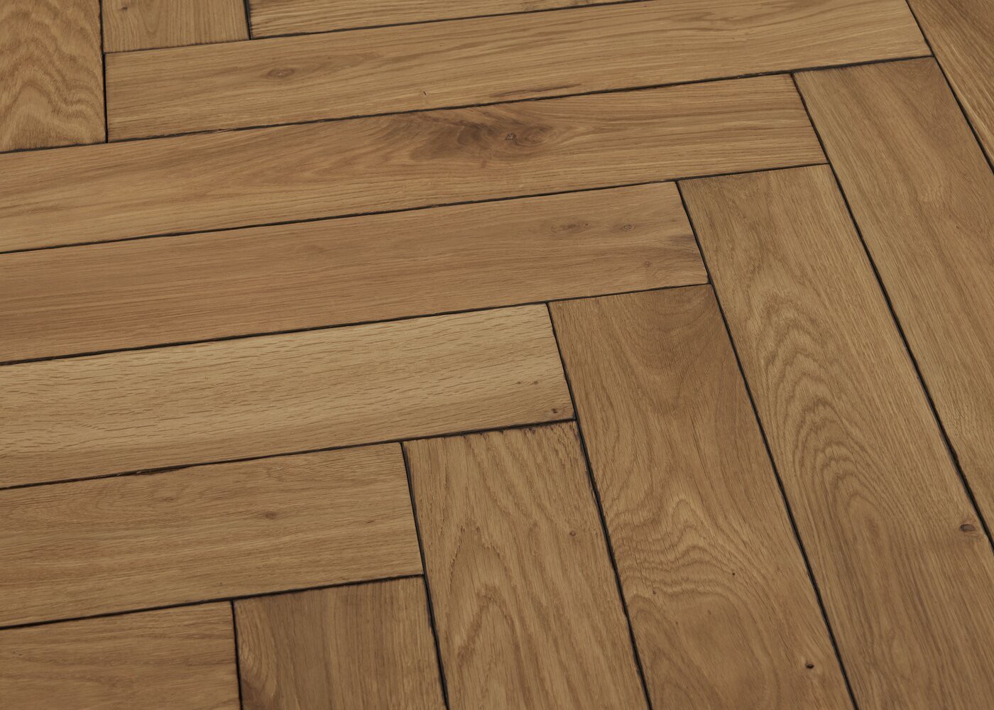 Parquet chêne massif LIVENZA Bâton rompu Elégance vieilli vernis aqua 14x110x600