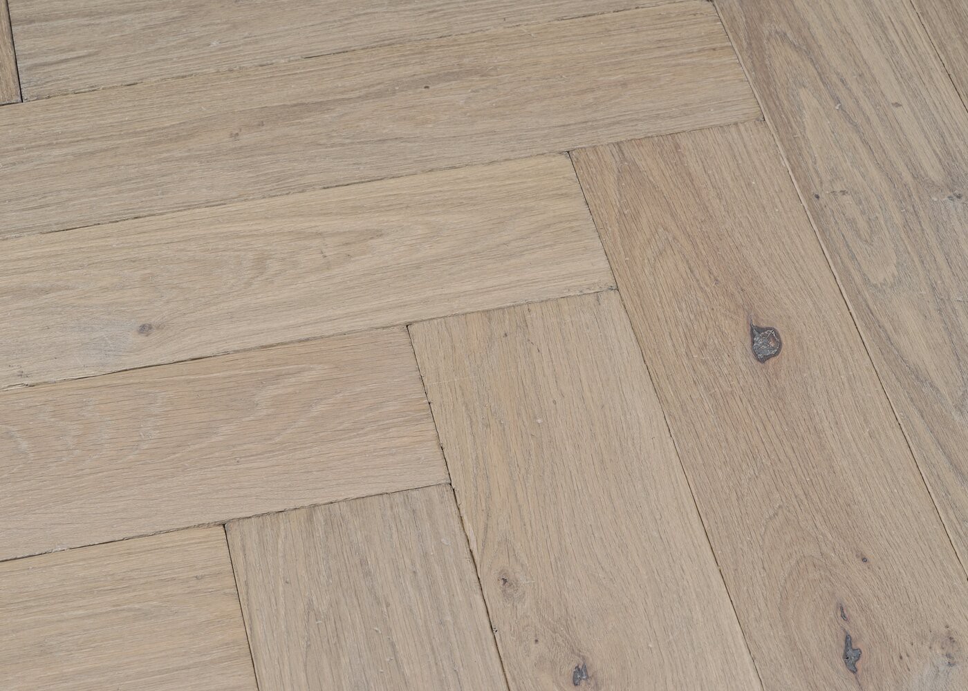 Parquet chêne massif CADIX Bâton rompu Elégance vieilli huile cire 14x110x600