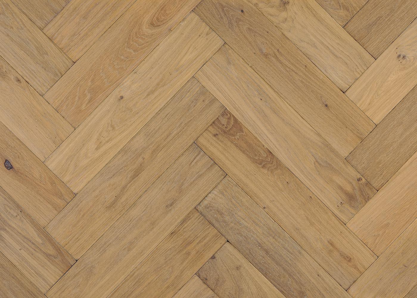 Parquet chêne massif GASPARD Bâton rompu Elégance vieilli vernis aqua 14x110x600