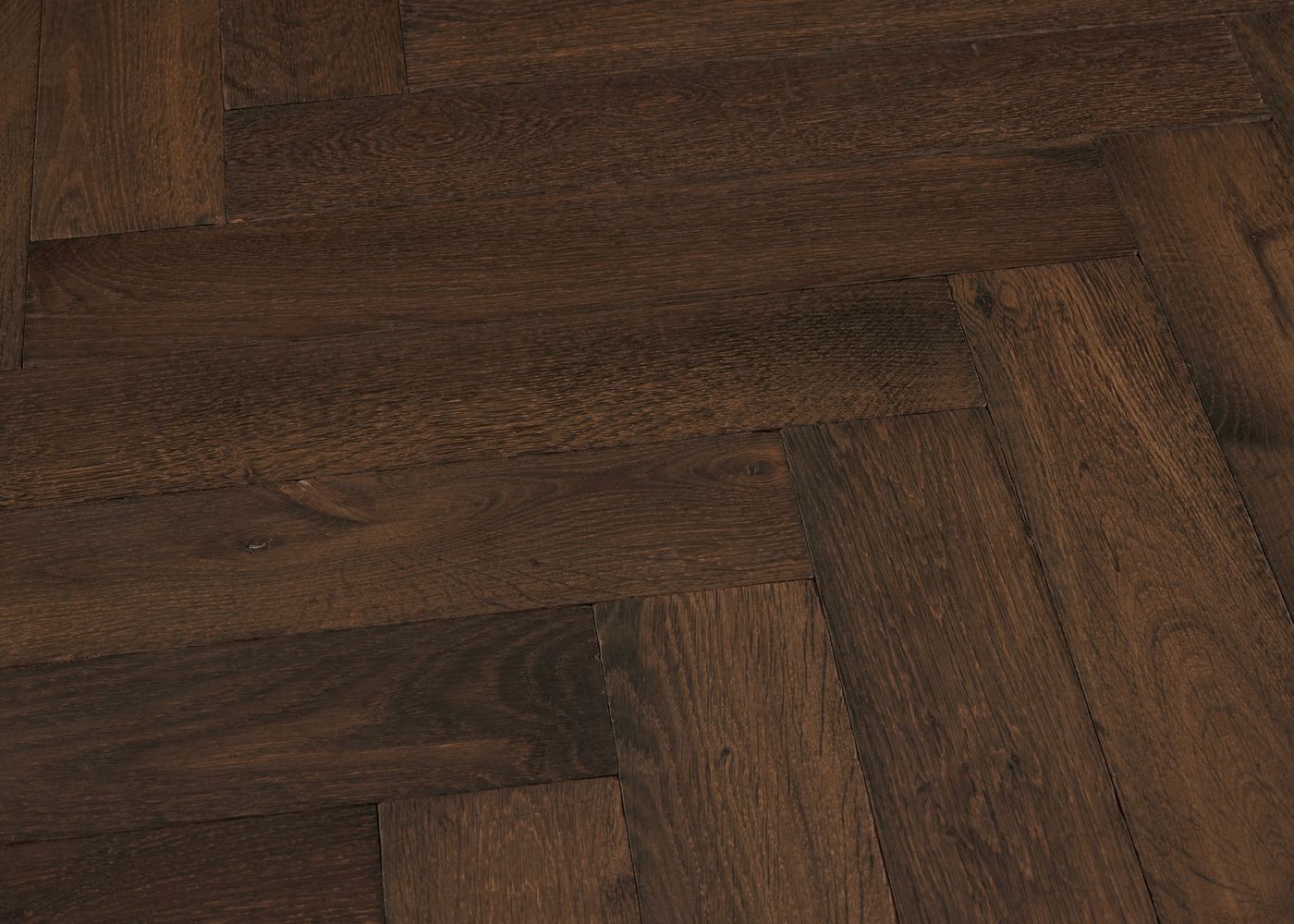 Parquet chêne massif GERONE Bâton rompu Elégance vieilli huile cire 14x110x600