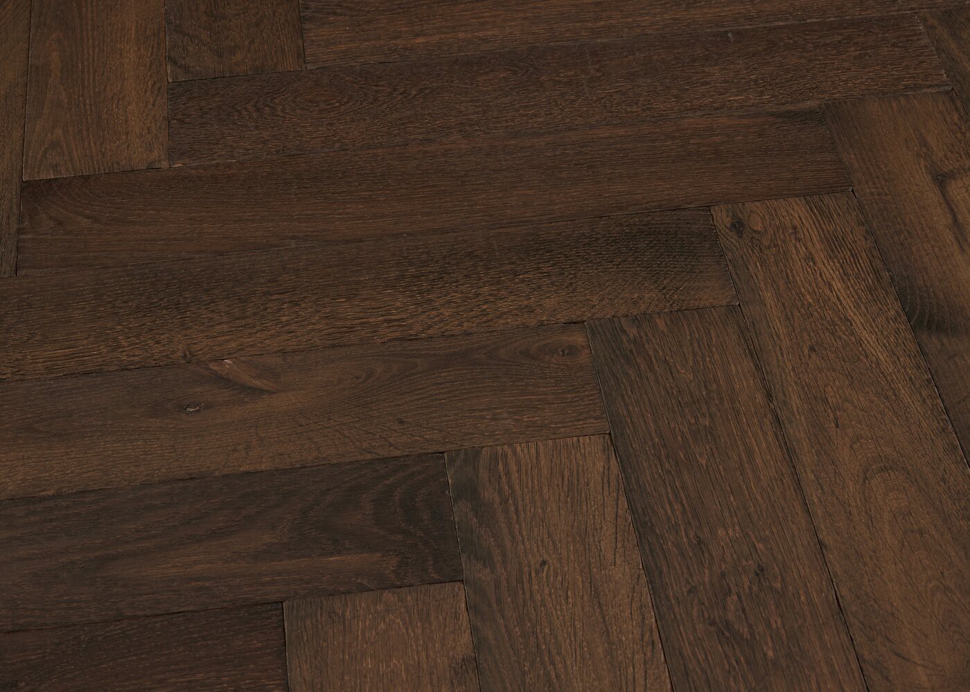 Parquet chêne massif GERONE Bâton rompu Elégance vieilli huile cire 14x110x600