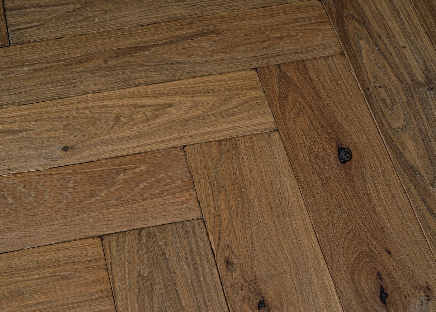 Parquet chêne massif GLASGOW Bâton rompu Elégance vieilli huile cire 14x110x600