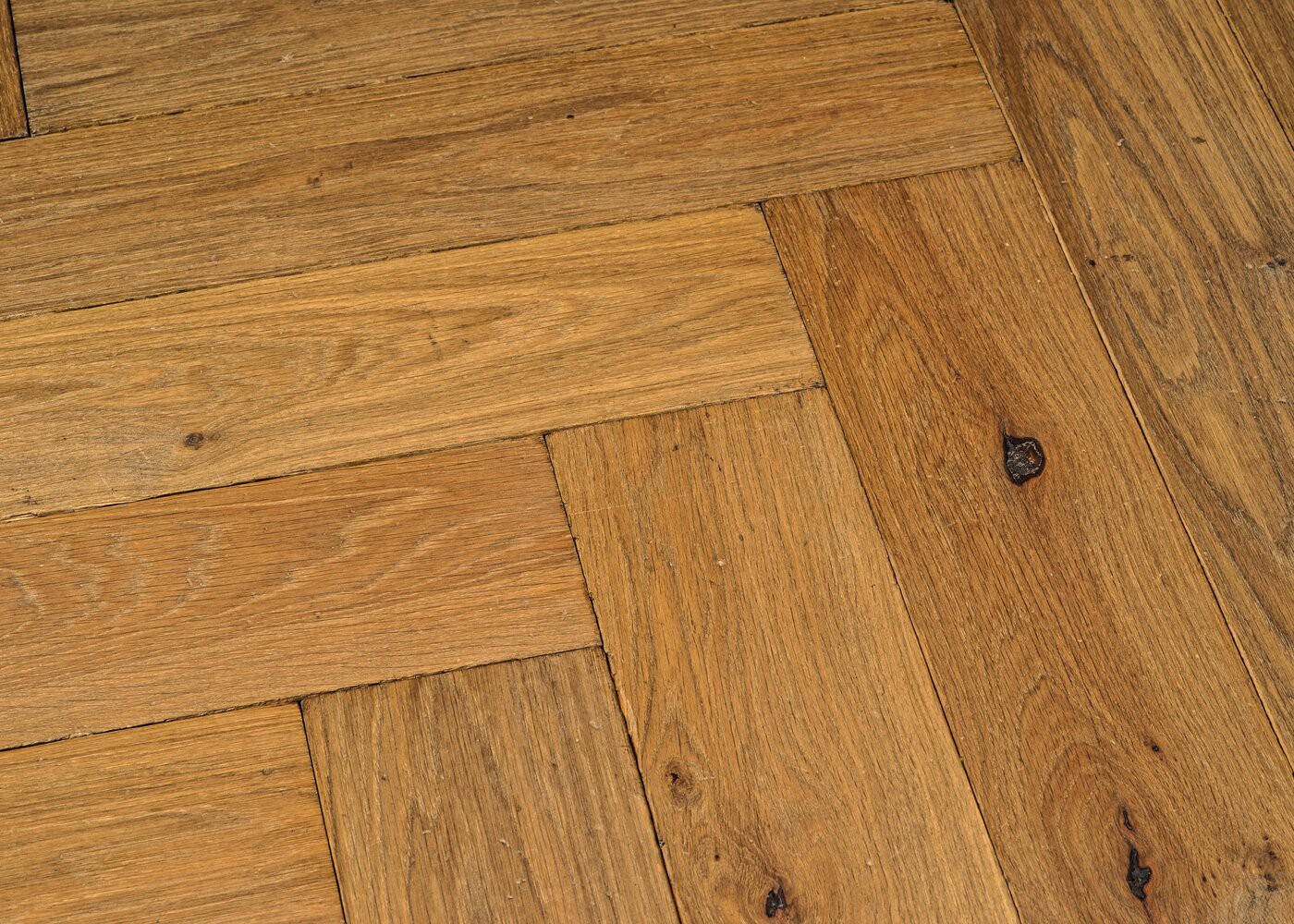 Parquet ch&ecirc;ne massif SIENNE B&acirc;ton rompu El&eacute;gance vieilli huile cire 14x110x600