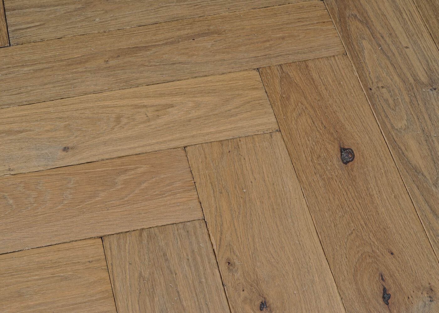 Parquet chêne massif TARIFA Bâton rompu Elégance vieilli huile cire 14x110x600