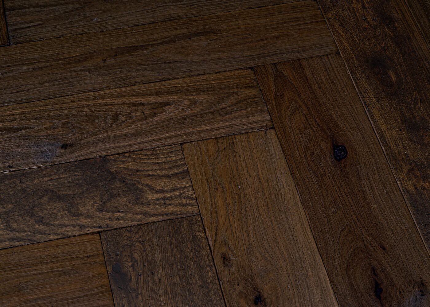 Parquet chêne massif EVORA Bâton rompu Elégance vieilli très accentué huile cire 14x110x600