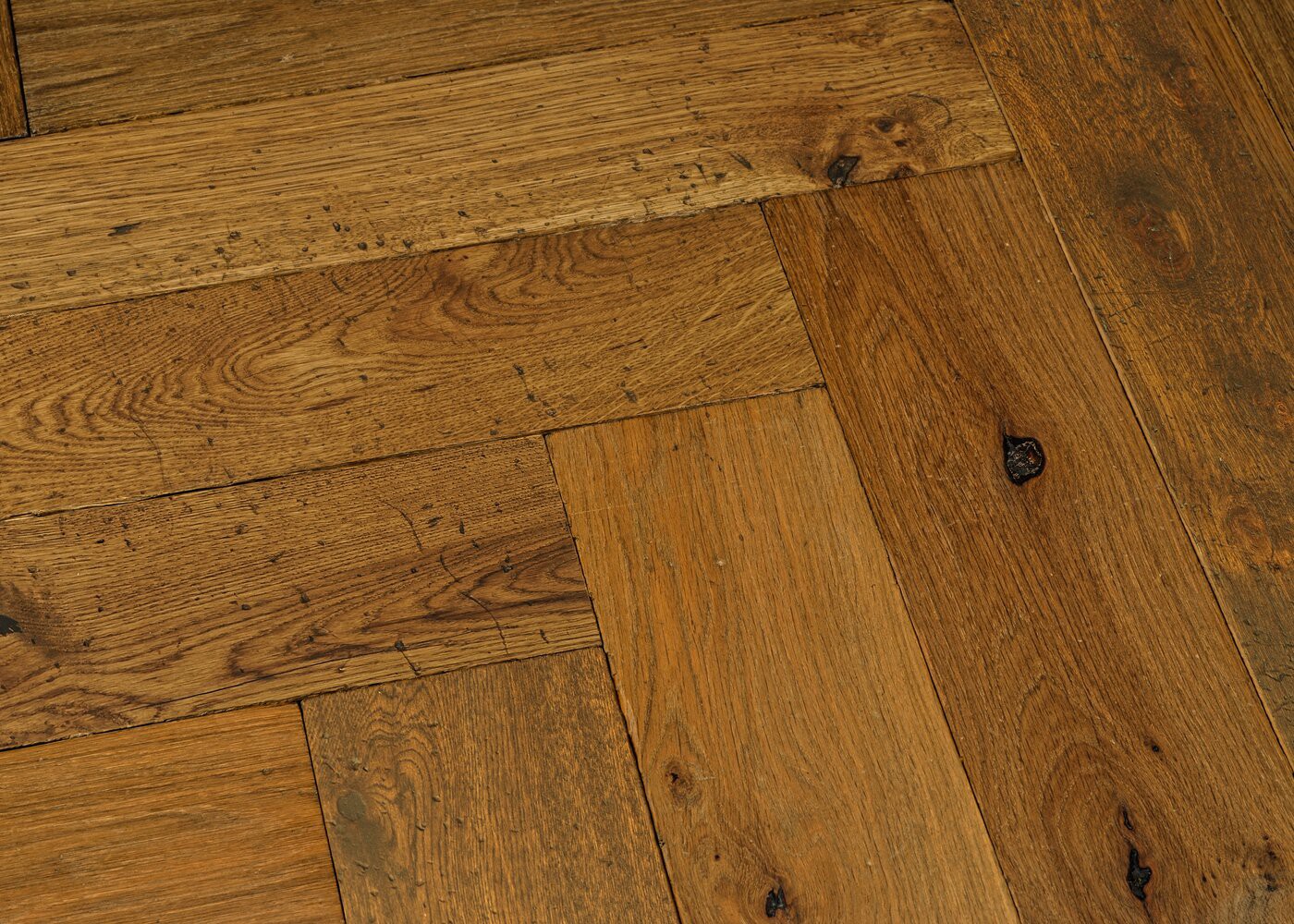 Parquet chêne massif SIDNEY Bâton rompu Elégance vieilli très accentué huile cire 14x110x600