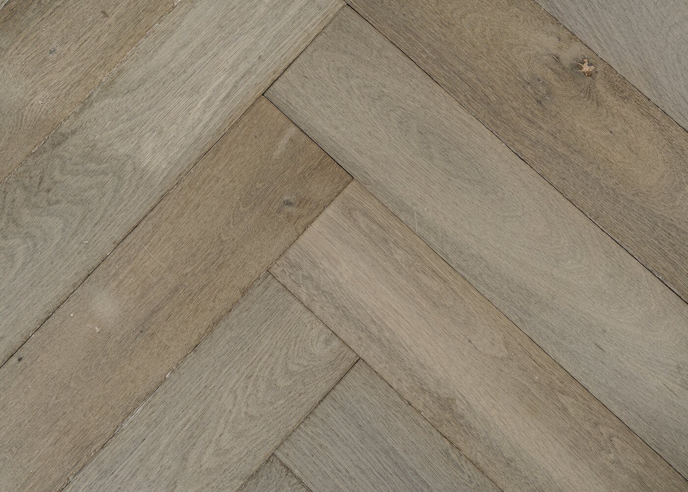 Parquet chêne contrecollé BARBADE vieilli bâton rompu huile aqua 15x120x720