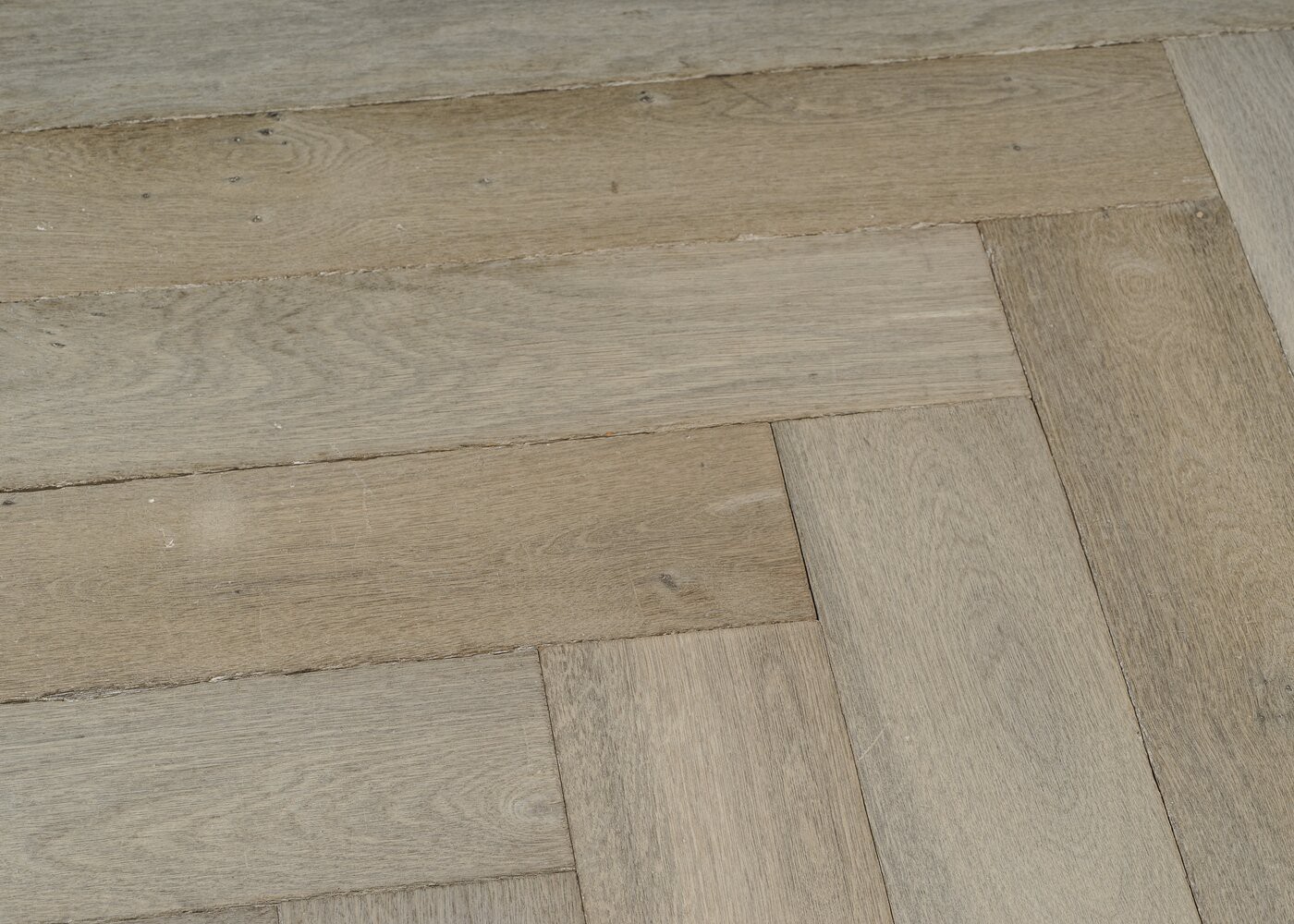 Parquet chêne contrecollé BARBADE vieilli bâton rompu huile aqua 15x120x720