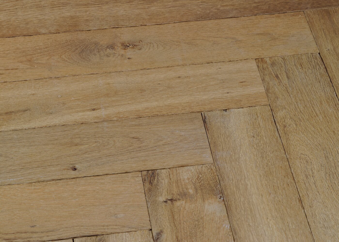 Parquet chêne contrecollé BRISTOL vieilli bâton rompu huile aqua 15x120x720