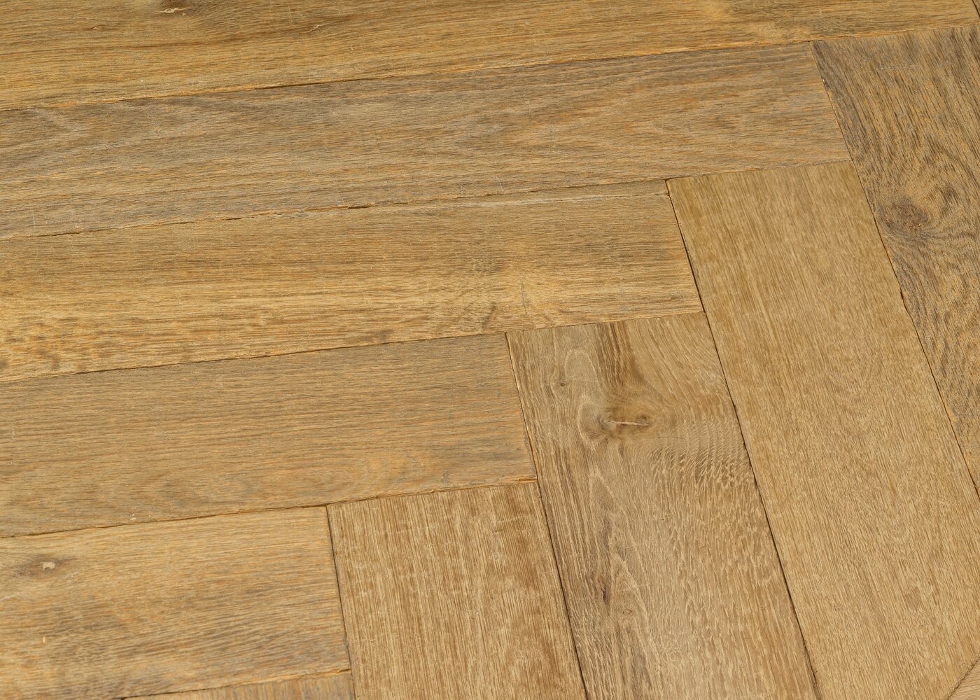 Parquet chêne contrecollé GONAVE vieilli bâton rompu huile cire 15x120x720