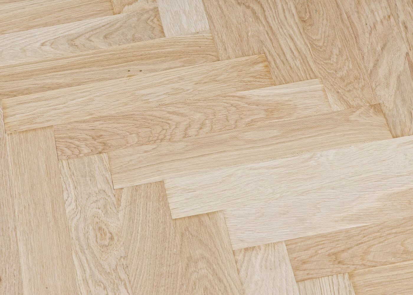 Parquet chêne massif Brut Bâton Rompu Nature NF - 1/2 lame gauche + 1/2 droite - 14x70x400