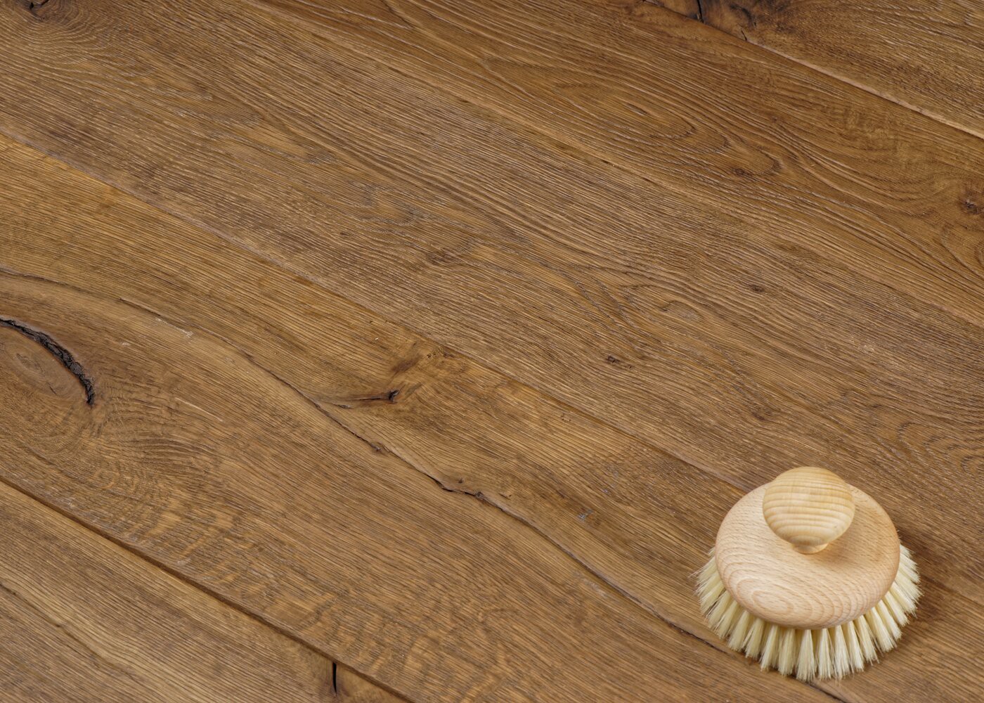 Parquet chêne massif BELFAST brossé intense usé déformé huile aqua 20-23x140-220x1800-2700