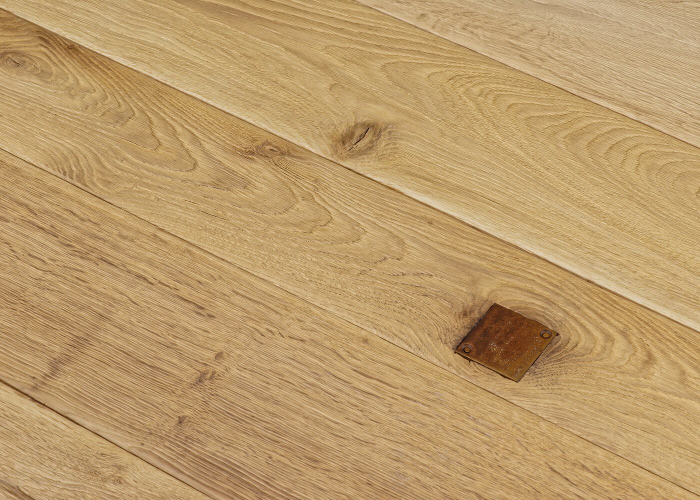 Parquet chêne massif KINGSTON brossé intense usé déformé huile aqua 20-23x140-220x1800-2700