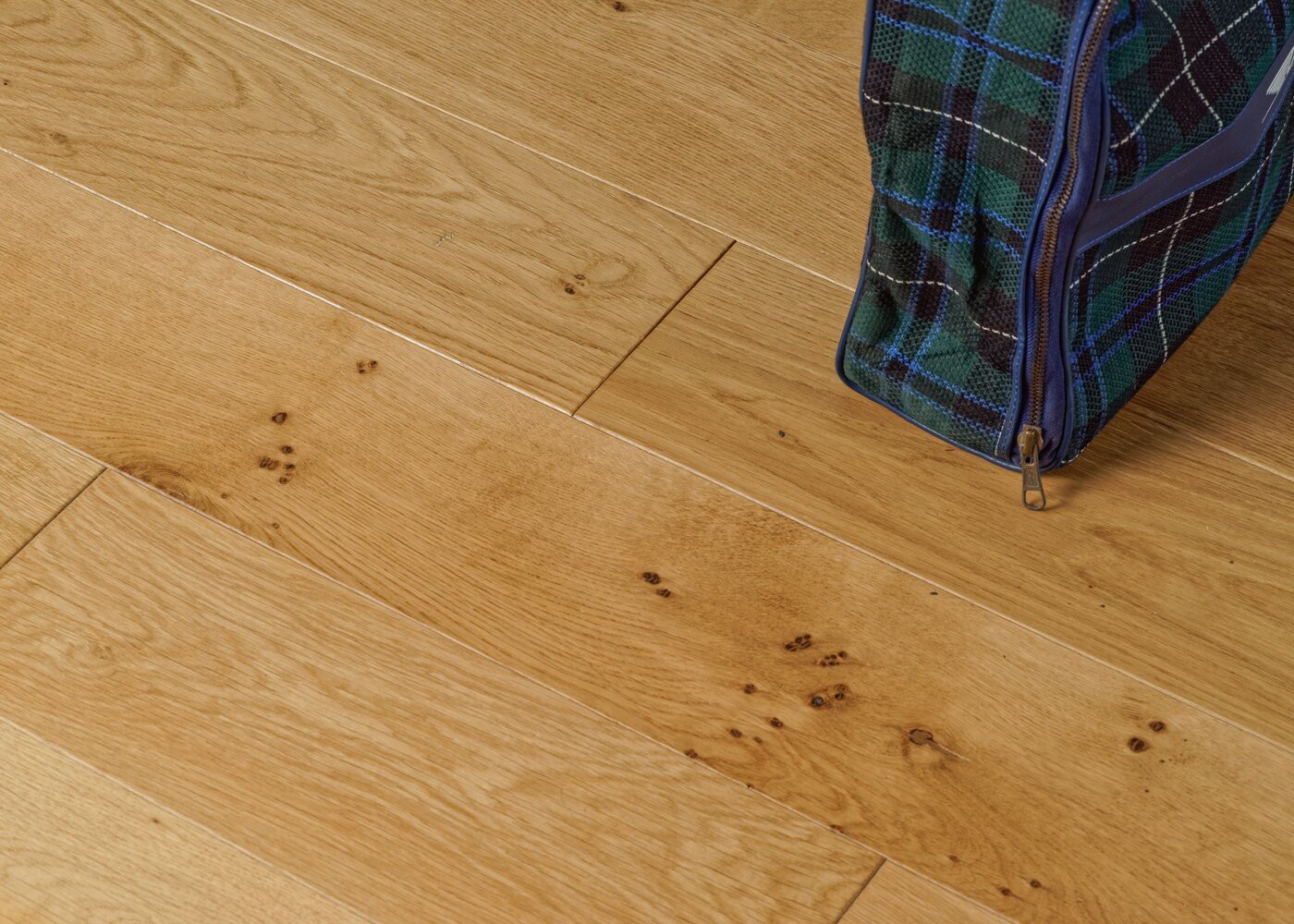 Parquet chêne massif RASPAIL brossé vernis mat mélange PR/RU 14x140x400-1300