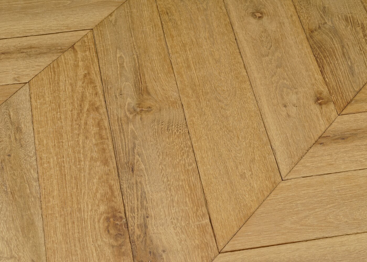 Parquet chêne massif GONAVE Point de Hongrie vieilli huile cire 15x120x650(PàT) 45°