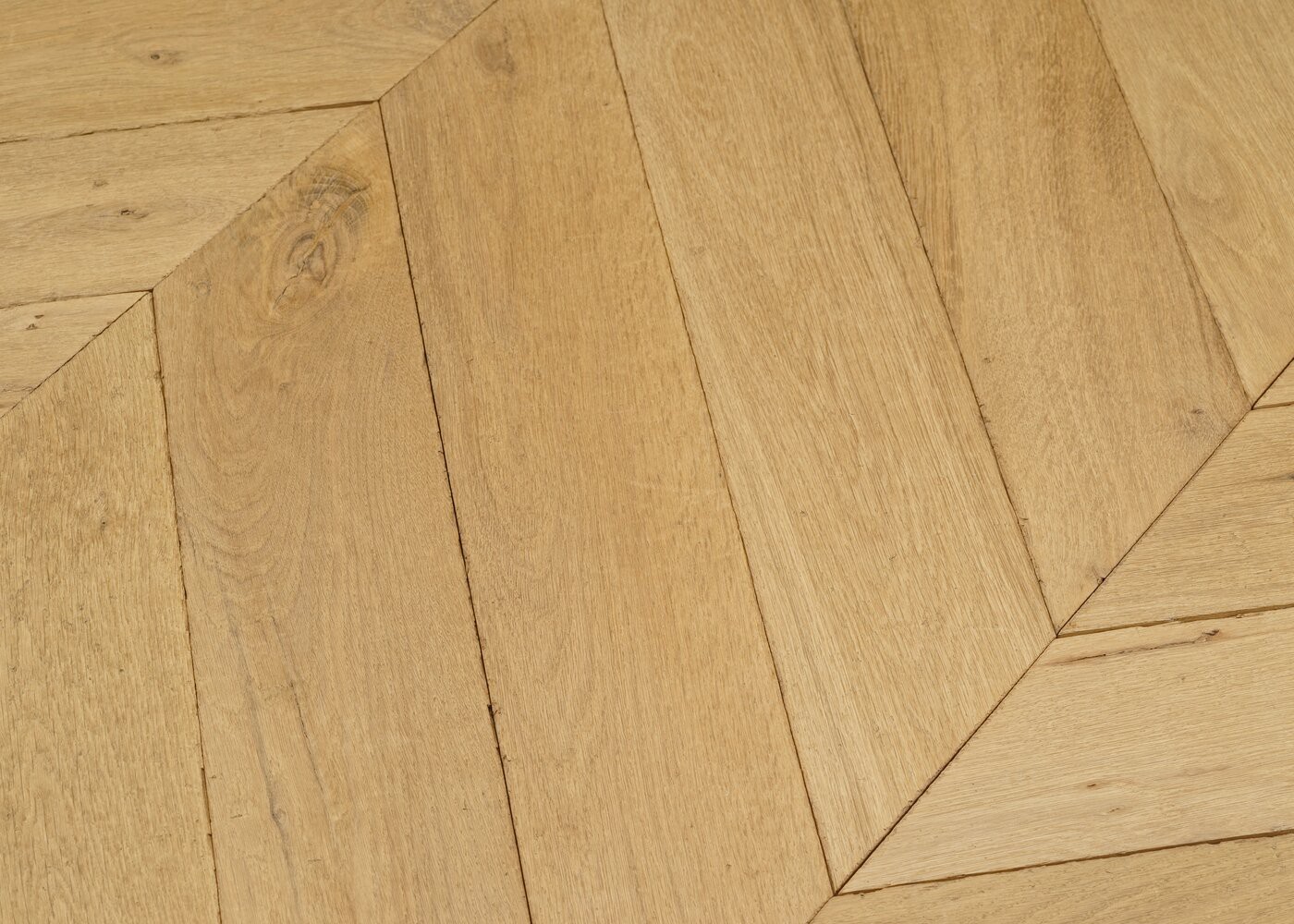 Parquet chêne massif THASOS Point de Hongrie vieilli huile cire 15x120x650(PàT) 45°