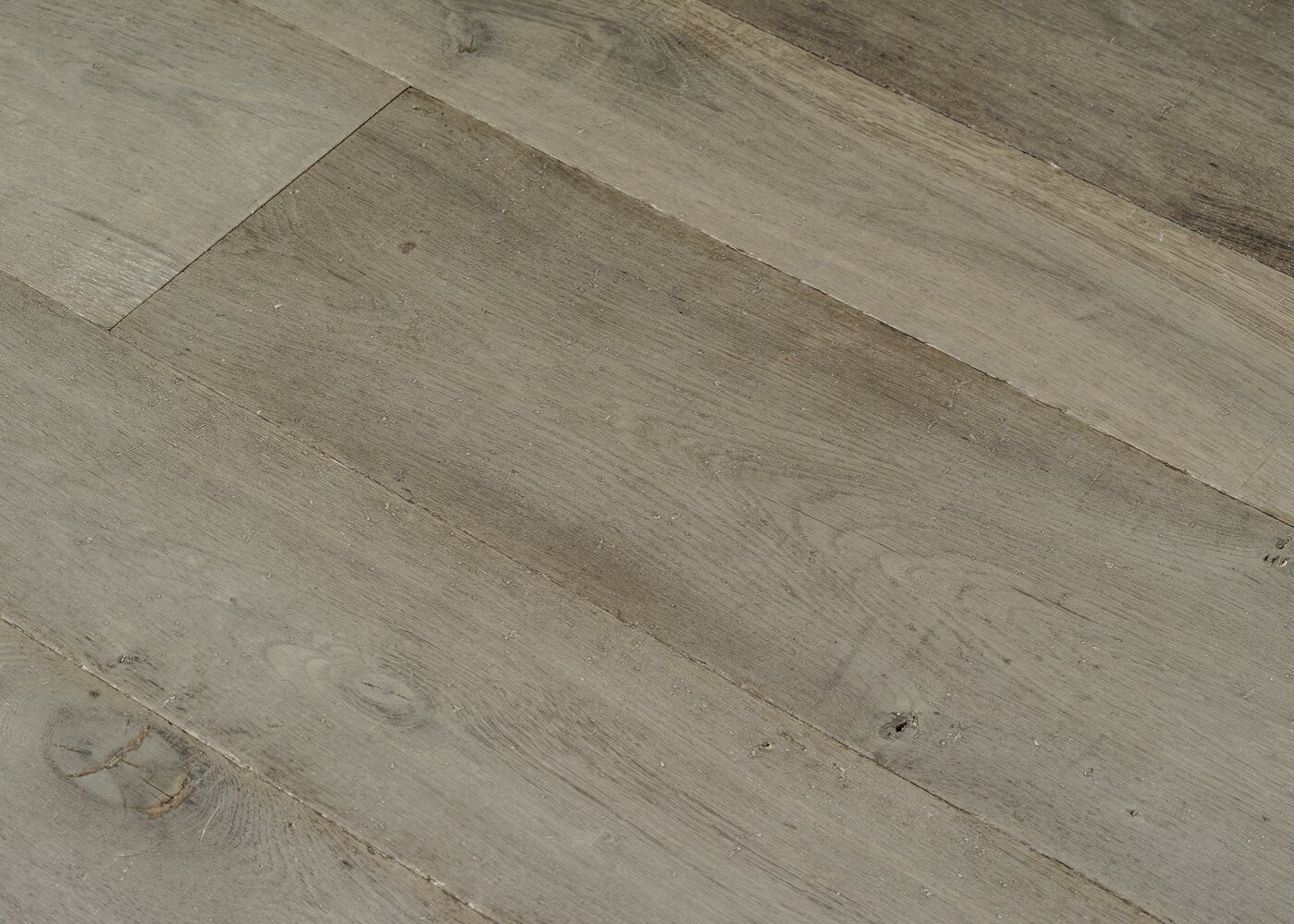 Parquet chêne massif BARBADE vieilli huile aqua 15x120-200x1800-2700x140-220x1800-2700