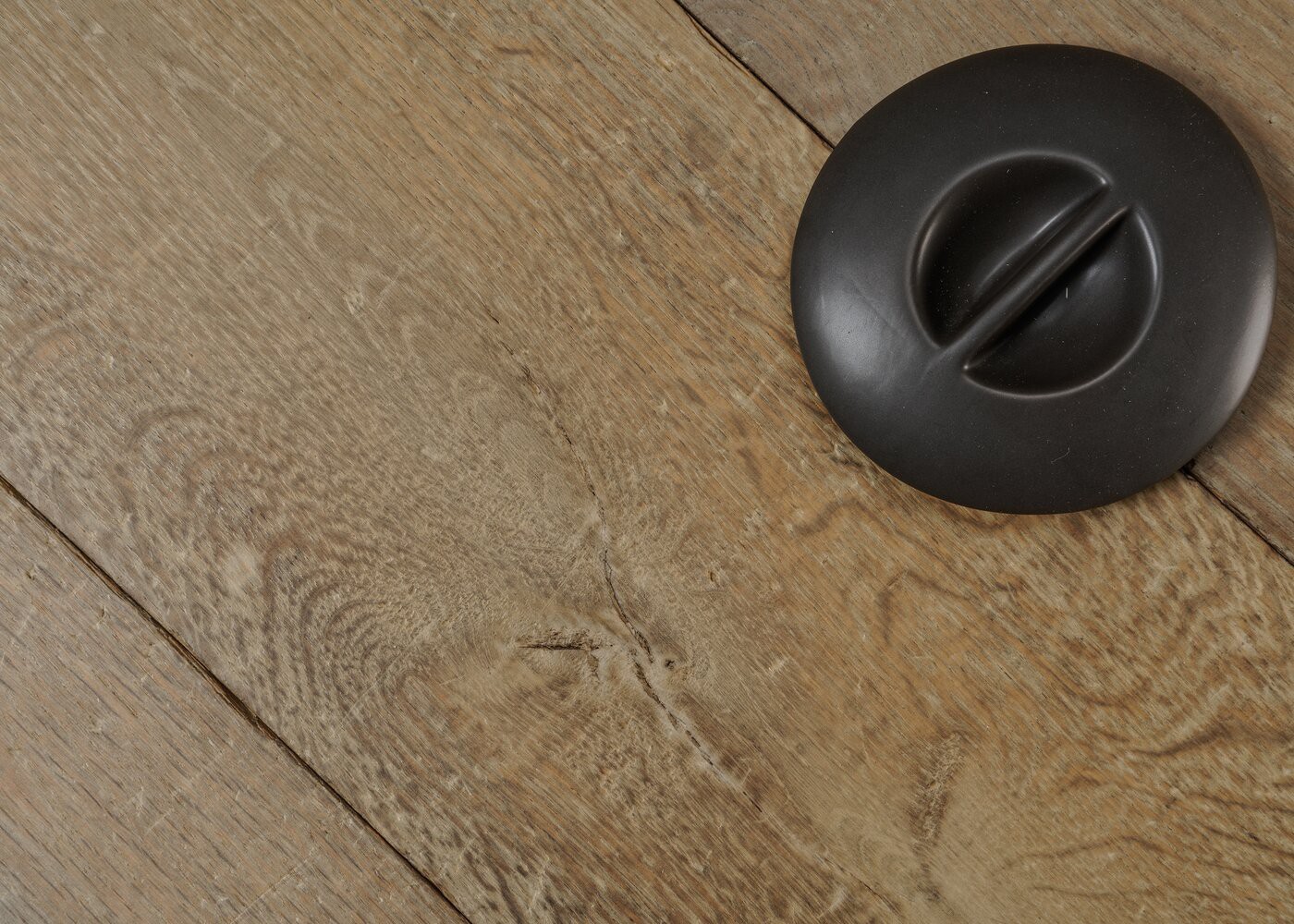 Parquet chêne massif BRISTOL vieilli huile aqua 15x120-200x1800-2700x140-220x1800-2700