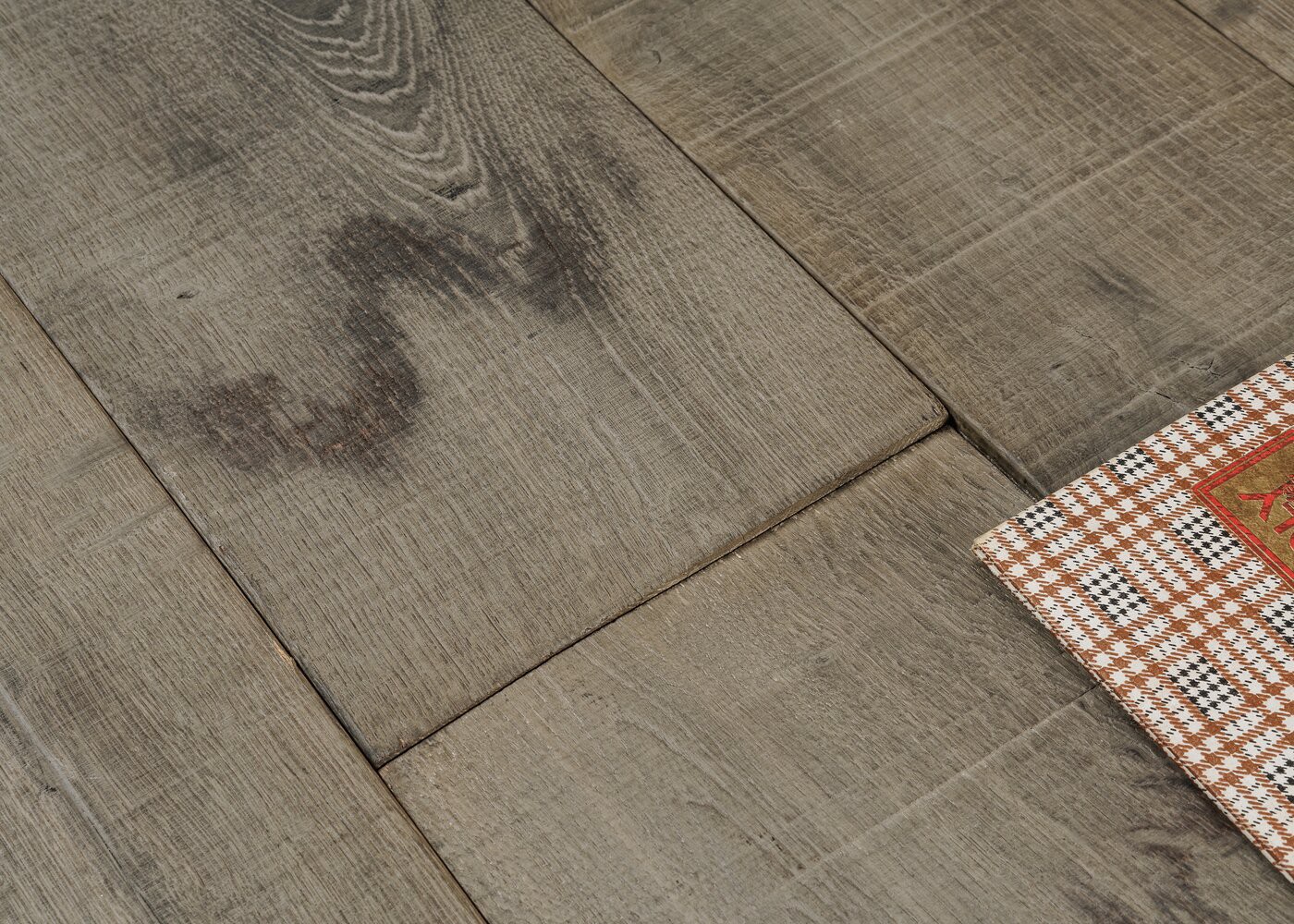 Parquet chêne massif SONAR vieilli usé déformé huile aqua 20-23x140-220x1800-2700