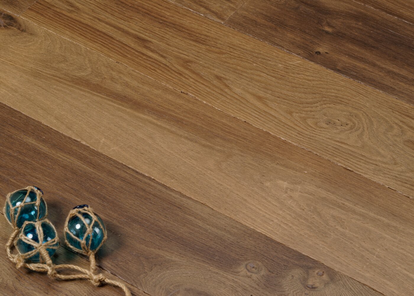 Parquet chêne massif thermo-chauffé CORTON huilé vieilli 23x180