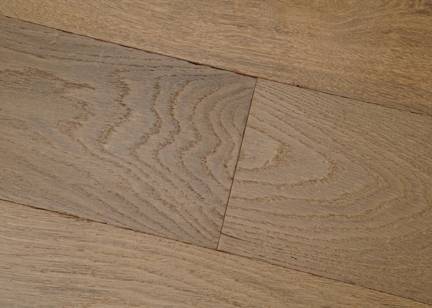 Parquet chêne massif thermo-chauffé LOUVRE huilé vieilli 23x180