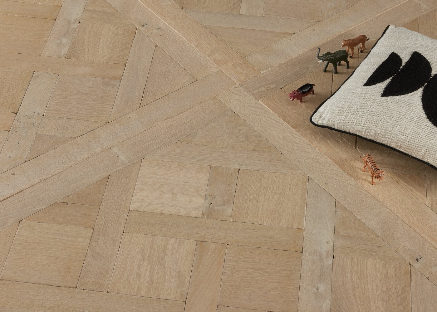 Dalle Versailles ch&ecirc;ne massif CORDOUE vieilli huile aqua 15x1020x1020