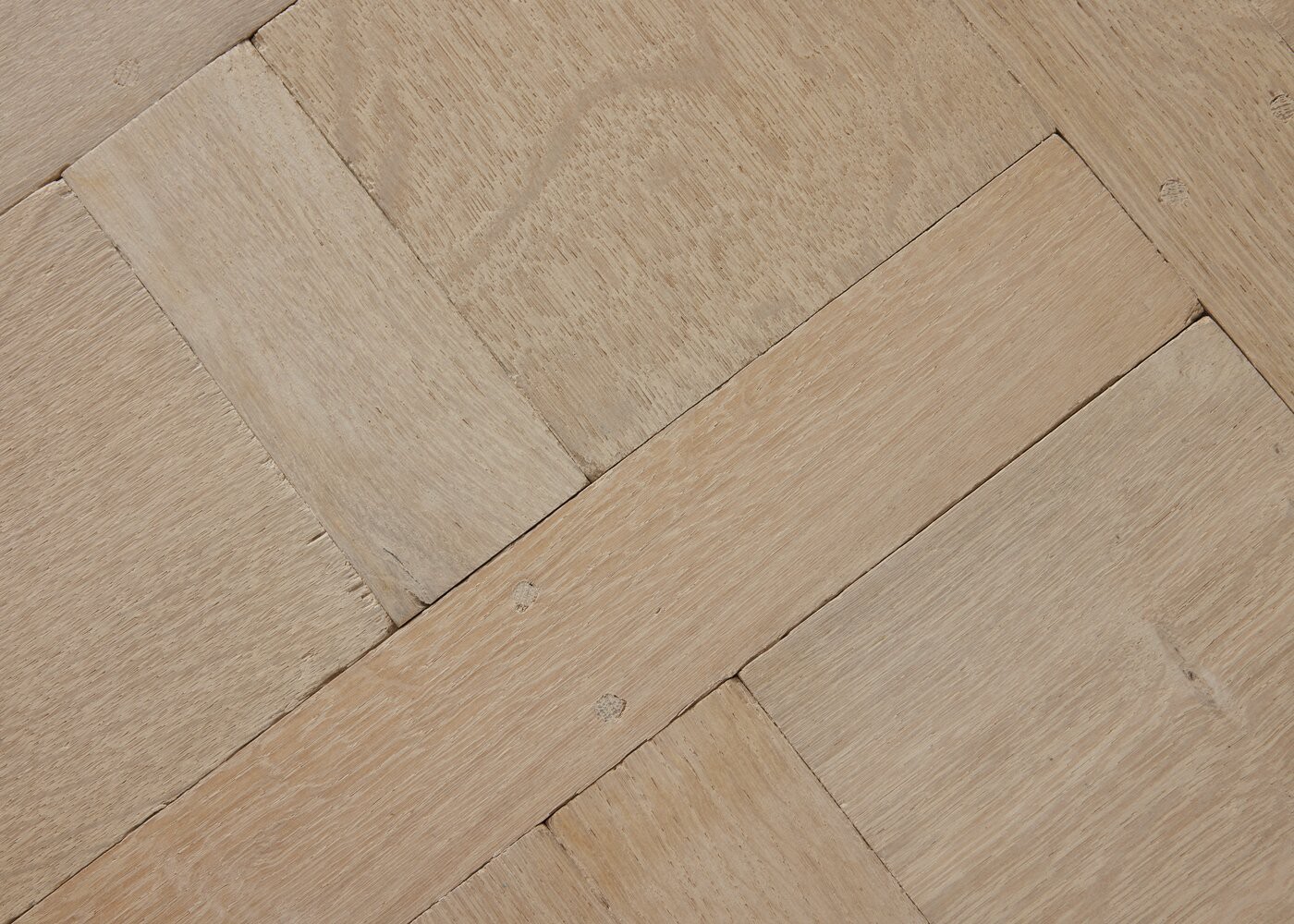 Parquet ch&ecirc;ne contrecoll&eacute; CORDOUE vieilli Versailles sans cadre huile aqua 15mm et carr&eacute;s de 160 & navettes de 65x390