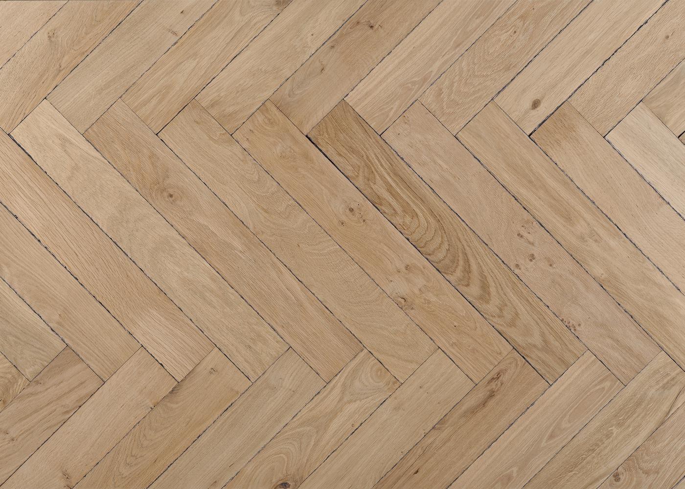 Parquet chêne massif LOUXOR Bâton rompu Elégance vieilli vernis aqua 14x110x600