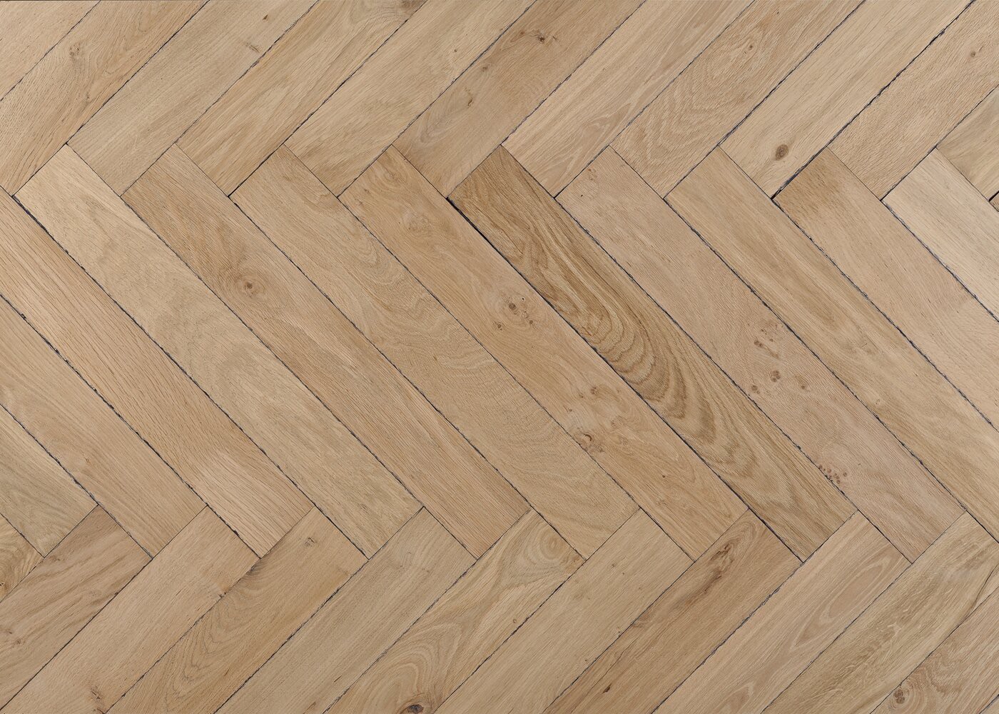 Parquet chêne massif LOUXOR Bâton rompu Elégance vieilli vernis aqua 14x110x600