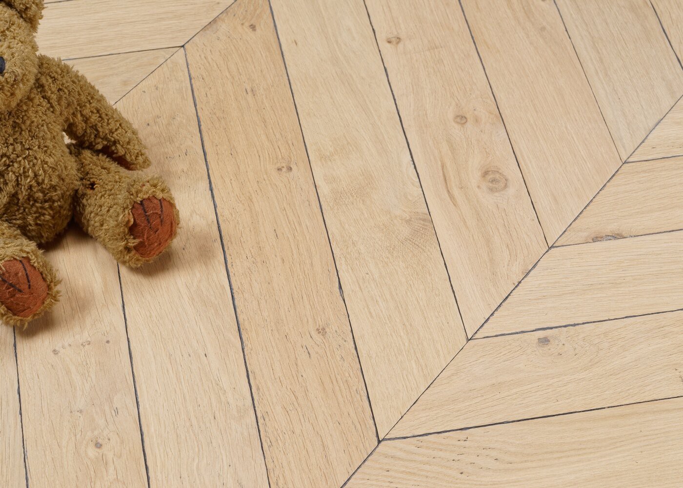 Parquet chêne contrecollé LUCCA Point de Hongrie vieilli Elégance vernis aqua 16x100x608 (PàP)