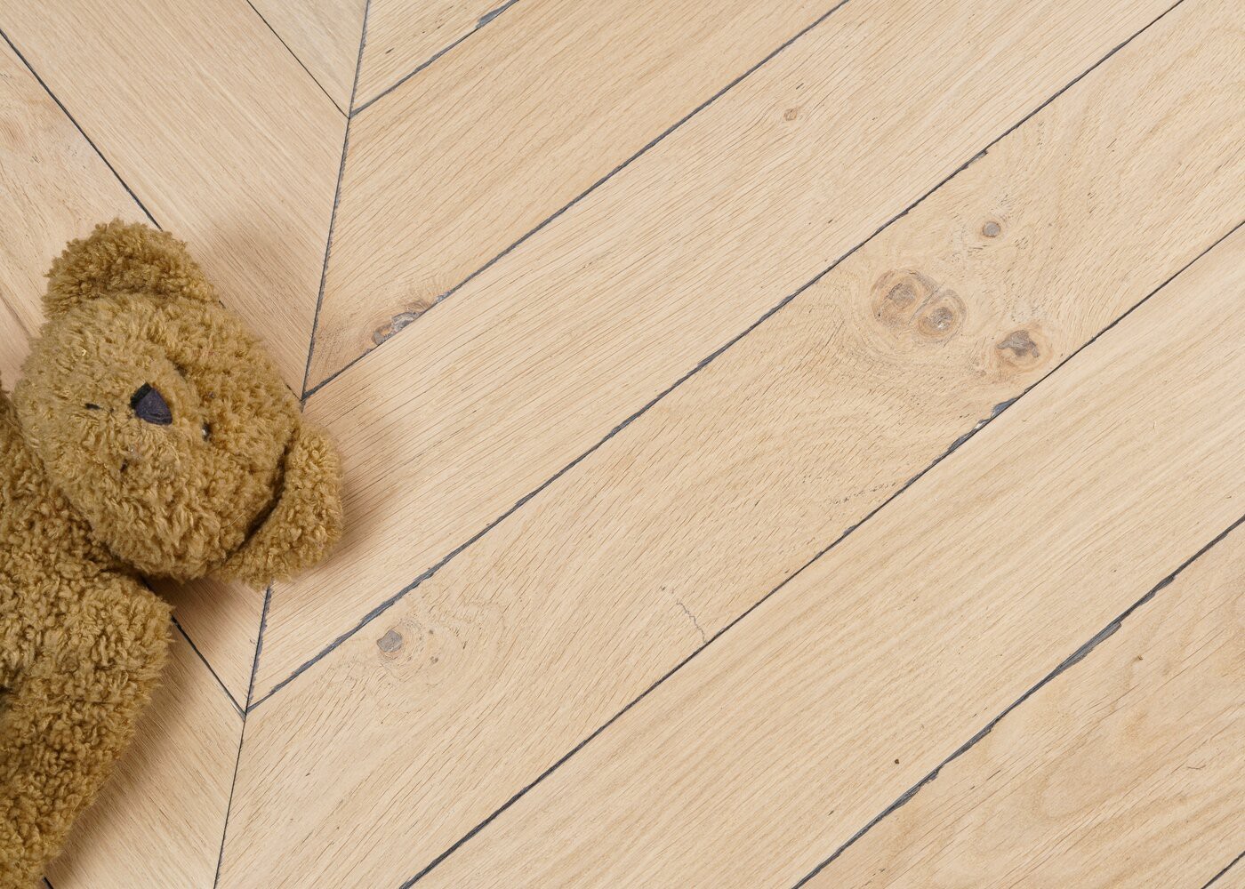 Parquet chêne contrecollé LUCCA Point de Hongrie vieilli Elégance vernis aqua 16x100x608 (PàP)