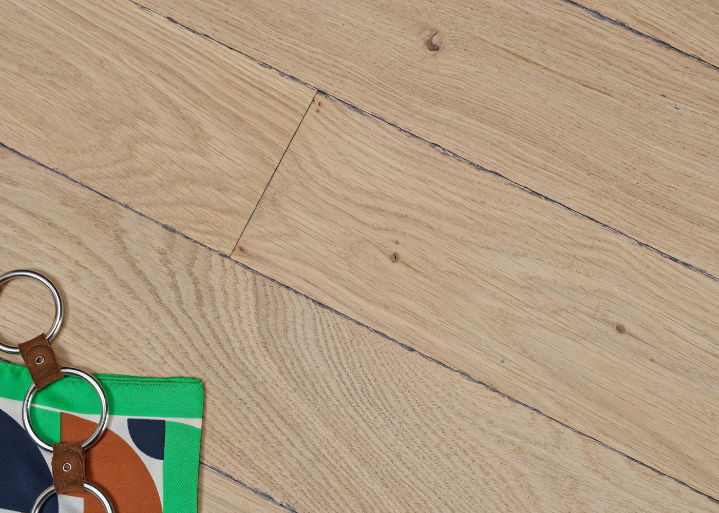 Parquet chêne massif LOUXOR Elégance vieilli vernis aqua 14x110x500-2000