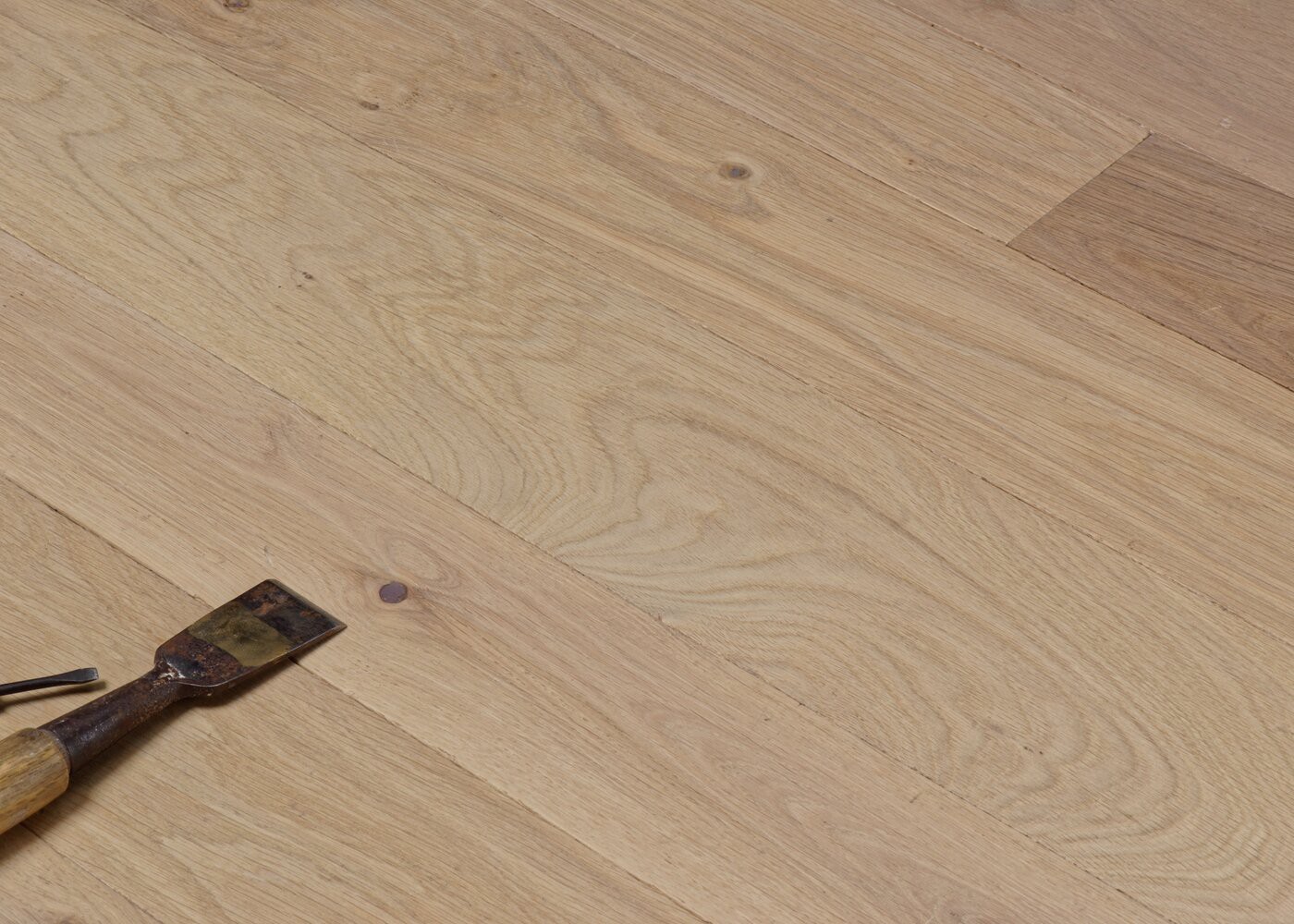 Parquet chêne massif GRENADE Elégance vieilli vernis aqua 14x110x500-2000