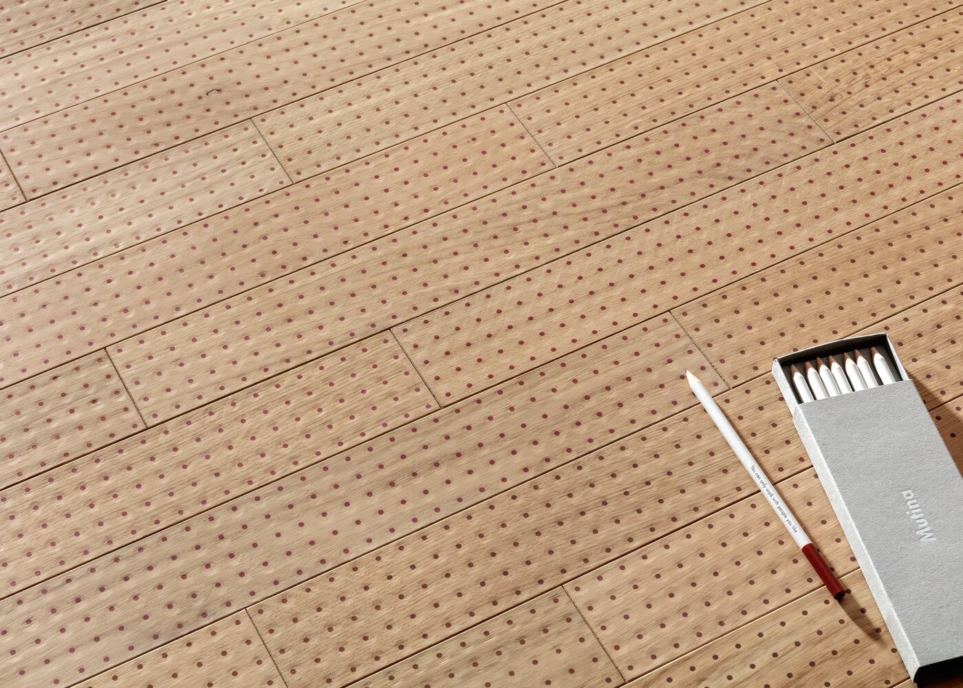 Parquet chêne contrecollé Pico Bois Points Rouges, par Ronan et Erwan Bouroullec 14x70x490