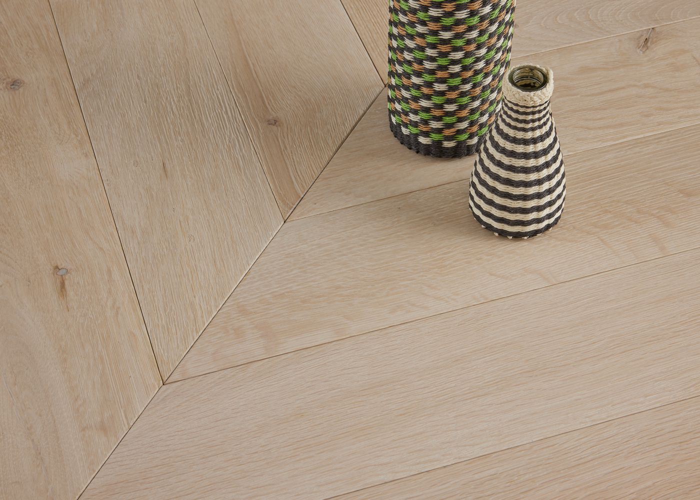 Parquet chêne massif PALMA Point de Hongrie brossé GO2 huile aqua 15x120x650(PàT) 45°